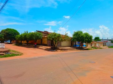 CASA RESIDENCIAL DE ESQUINA